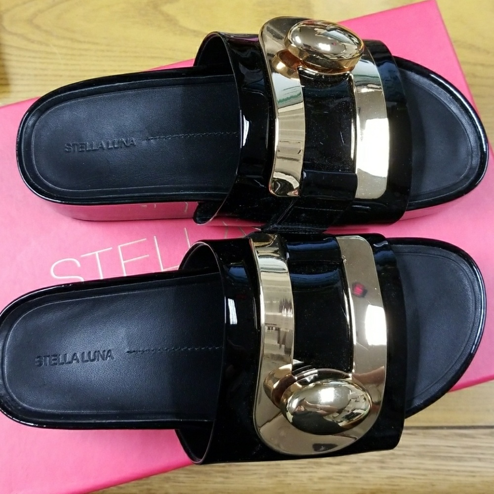 Letter platform Sandals